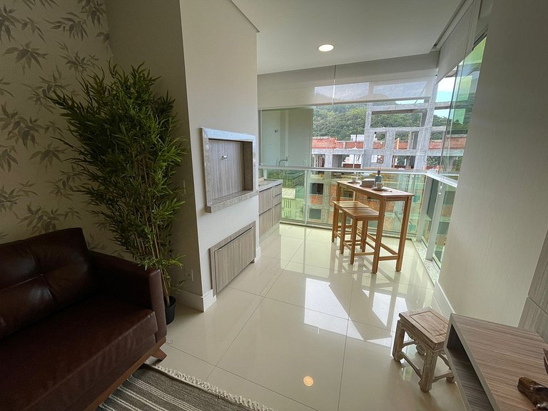 cód 25 · Apartamento á poucos passos do mar