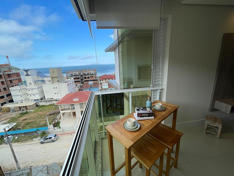 cód 25 · Apartamento á poucos passos do mar