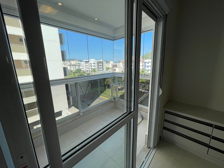 cód 56 - Apartamento á 300M do mar