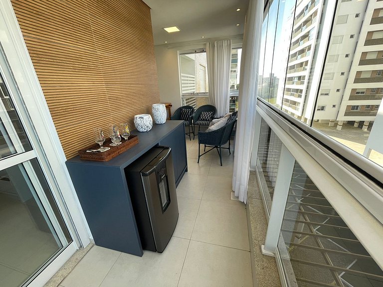 cód 56 - Apartamento á 300M do mar