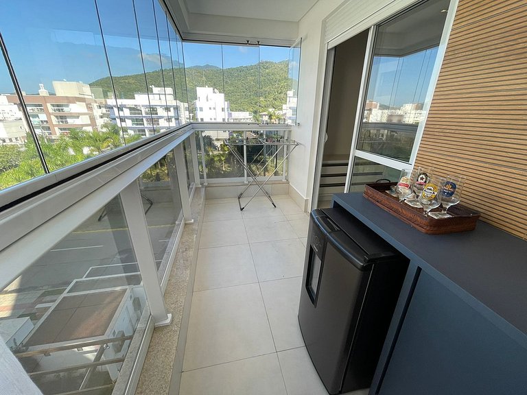 cód 56 - Apartamento á 300M do mar