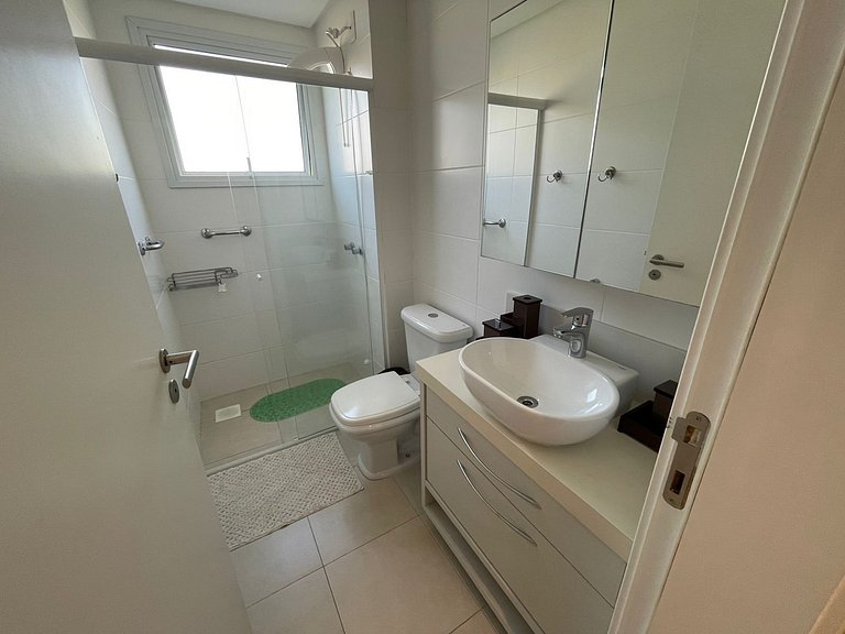 cód 56 - Apartamento á 300M do mar