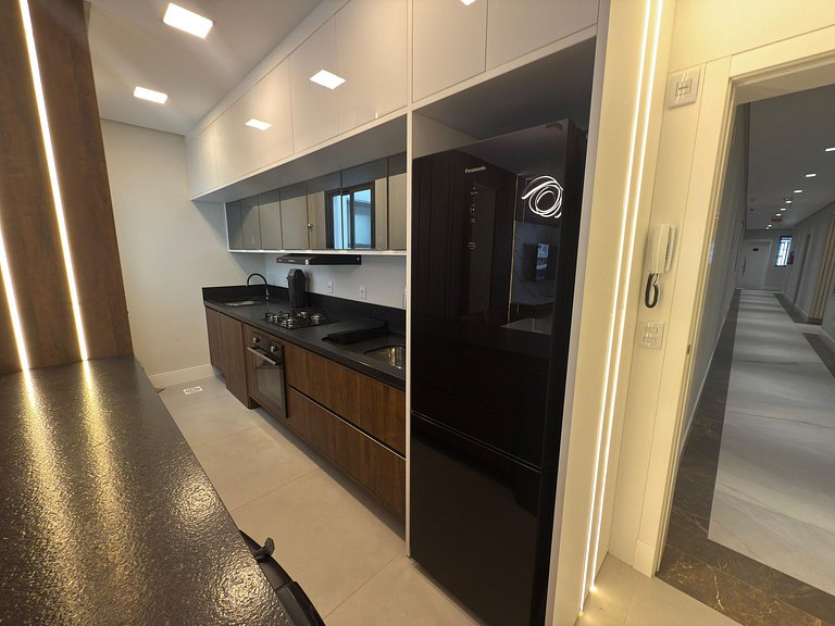 Cód 57 - Apto com 3 dormitórios a 150m do mar