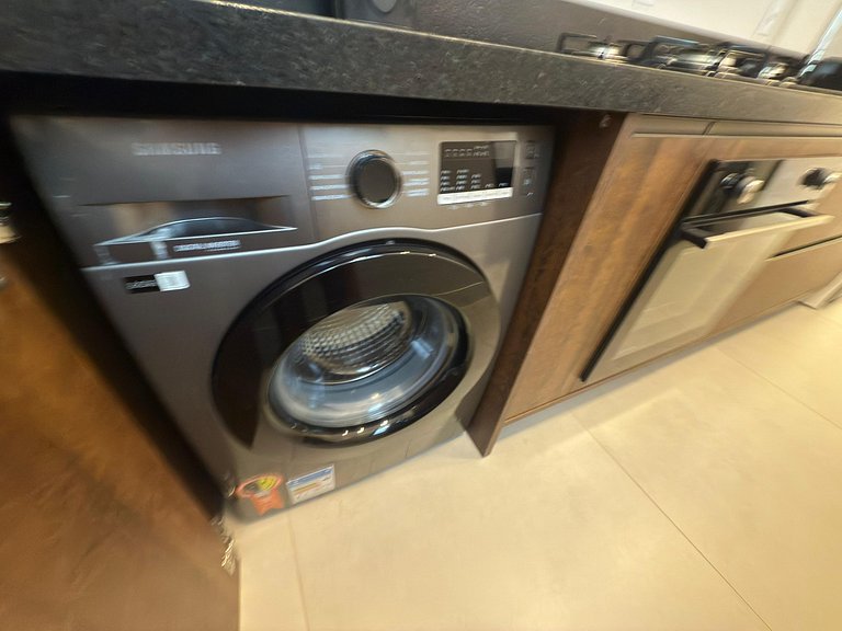 Cód 57 - Apto com 3 dormitórios a 180m do mar