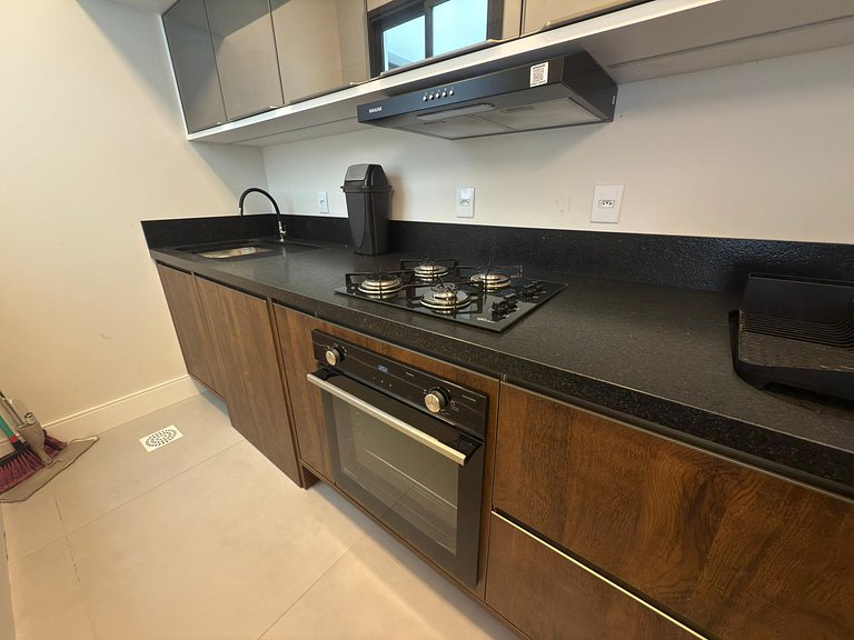 Cód 57 - Apto com 3 dormitórios a 180m do mar