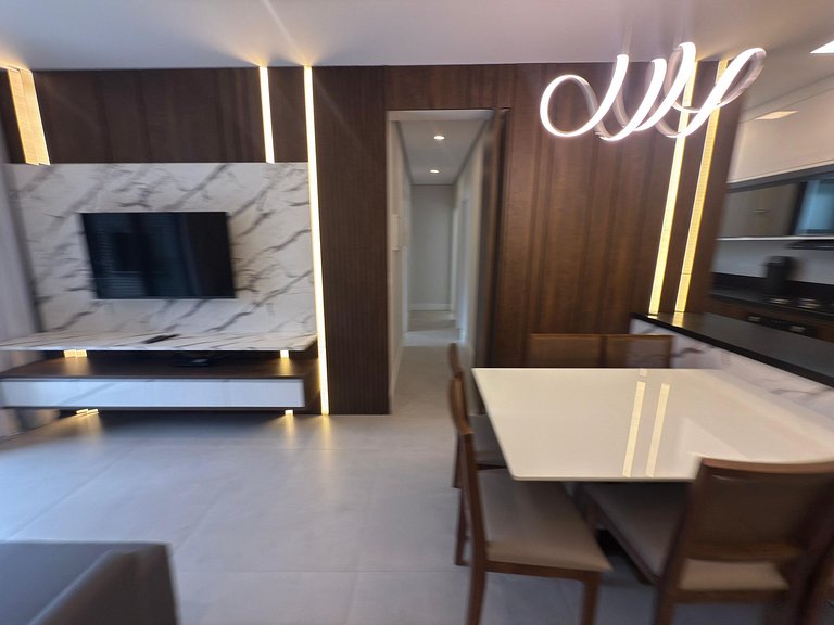 Cód 57 - Apto com 3 dormitórios a 180m do mar