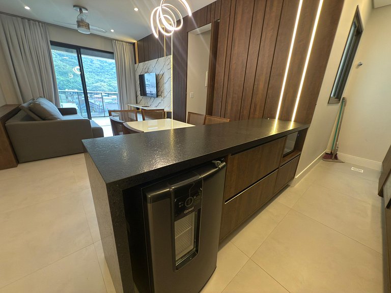 Cód 57 - Apto com 3 dormitórios a 180m do mar