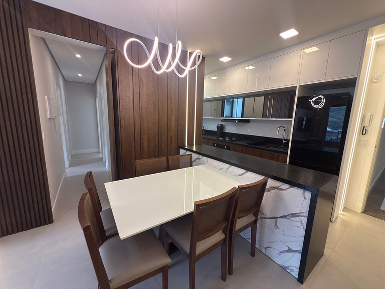 Cód 57 - Apto com 3 dormitórios a 180m do mar