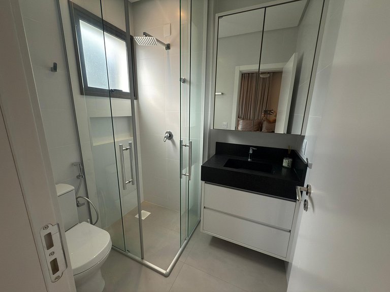 Cód 57 - Apto com 3 dormitórios a 150m do mar