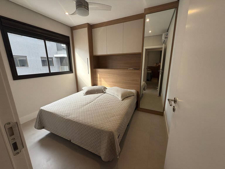 Cód 57 - Apto com 3 dormitórios a 180m do mar