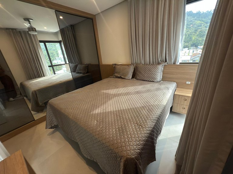 Cód 57 - Apto com 3 dormitórios a 180m do mar