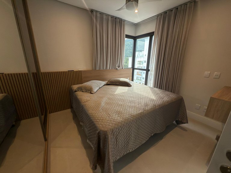 Cód 57 - Apto com 3 dormitórios a 150m do mar