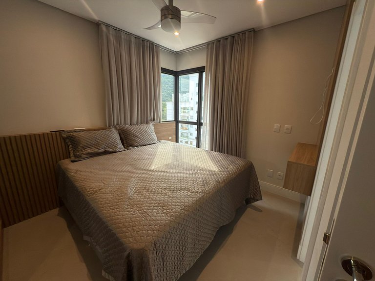 Cód 57 - Apto com 3 dormitórios a 180m do mar