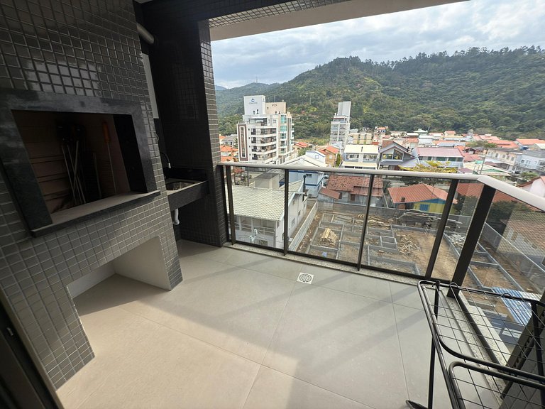 Cód 57 - Apto com 3 dormitórios a 180m do mar