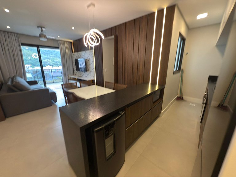 Cód 57 - Apto com 3 dormitórios a 150m do mar