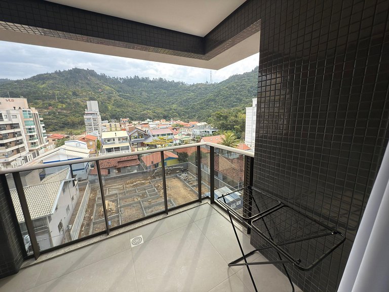 Cód 57 - Apto com 3 dormitórios a 150m do mar