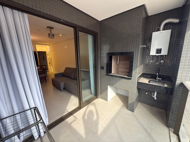 Cód 57 - Apto com 3 dormitórios a 180m do mar