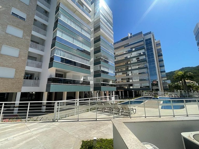 cód 56 - Apartamento á 300M do mar