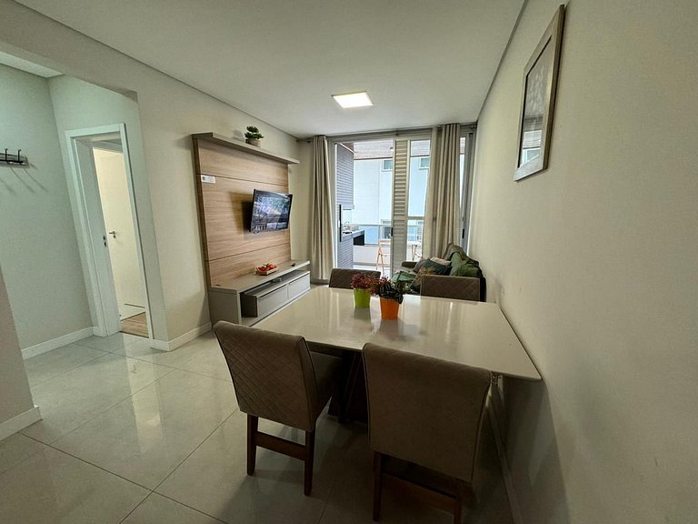 Cód 65 - Apto com 2 dormitórios no Arpoador