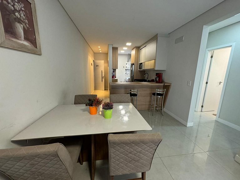 Cód 65 - Apto com 2 dormitórios no Arpoador