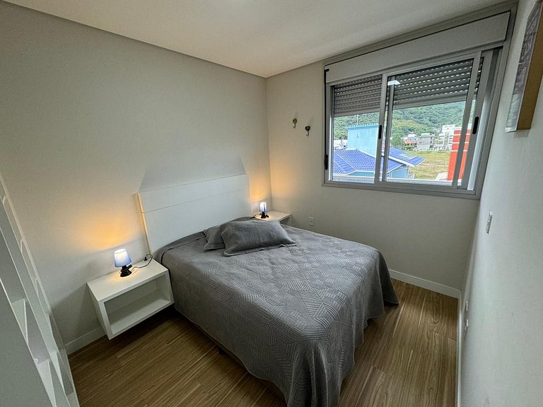 Cód 65 - Apto com 2 dormitórios no Arpoador