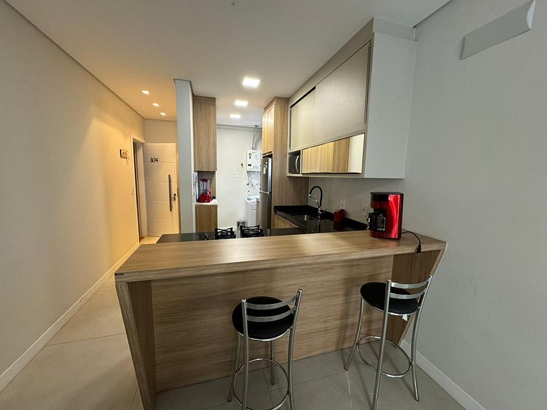 Cód 65 - Apto com 2 dormitórios no Arpoador