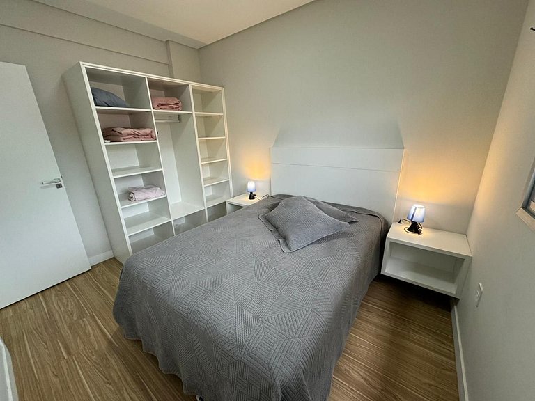 Cód 65 - Apto com 2 dormitórios no Arpoador