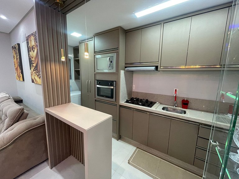 Cód 76 - Apartamento especular á 180 m do mar