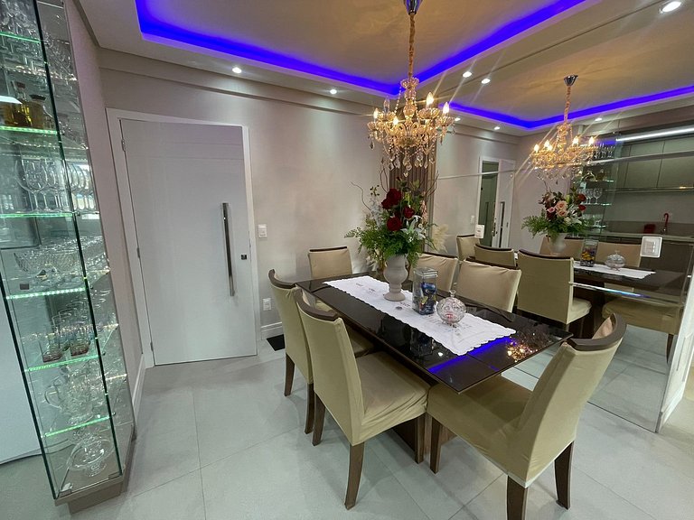 Cód 76 - Apartamento especular á 180 m do mar