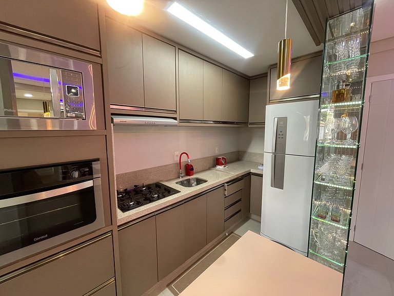 Cód 76 - Apartamento especular á 250 m do mar