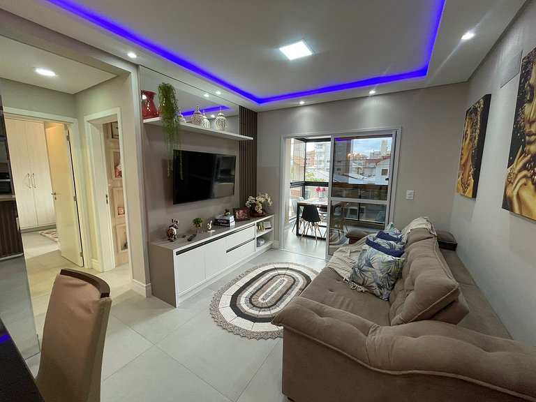 Cód 76 - Apartamento especular á 180 m do mar