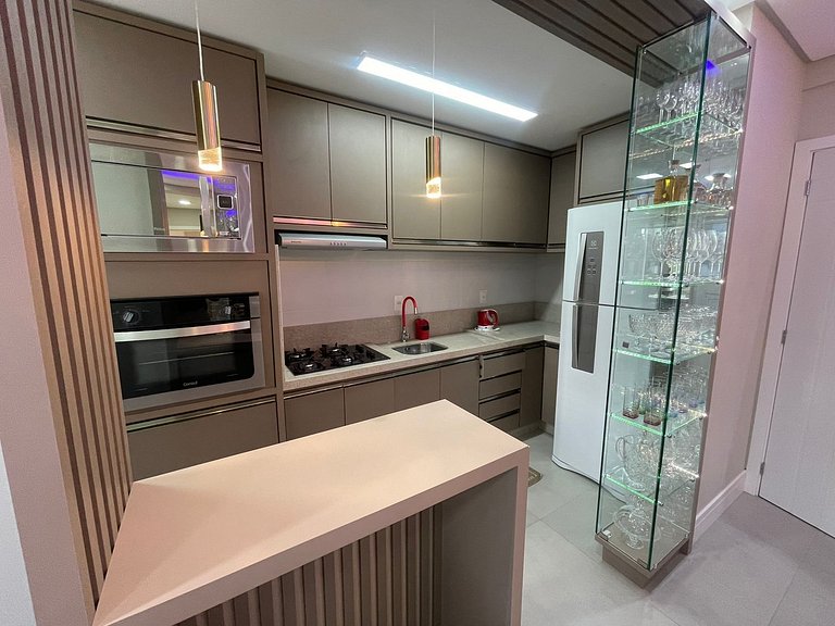 Cód 76 - Apartamento especular á 180 m do mar