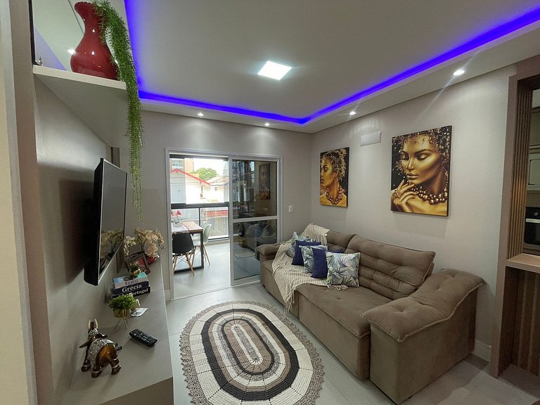 Cód 76 - Apartamento especular á 180 m do mar