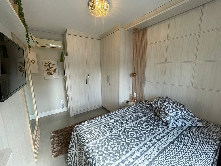 Cód 76 - Apartamento especular á 180 m do mar