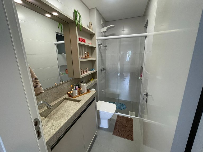 Cód 76 - Apartamento especular á 250 m do mar