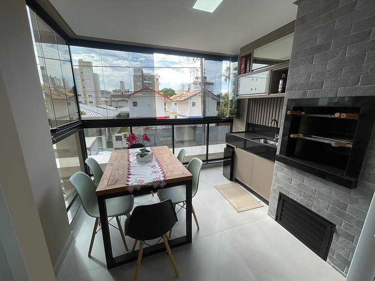 Cód 76 - Apartamento especular á 250 m do mar