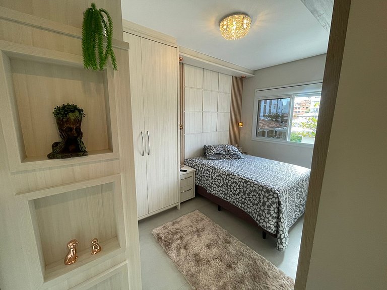 Cód 76 - Apartamento especular á 250 m do mar