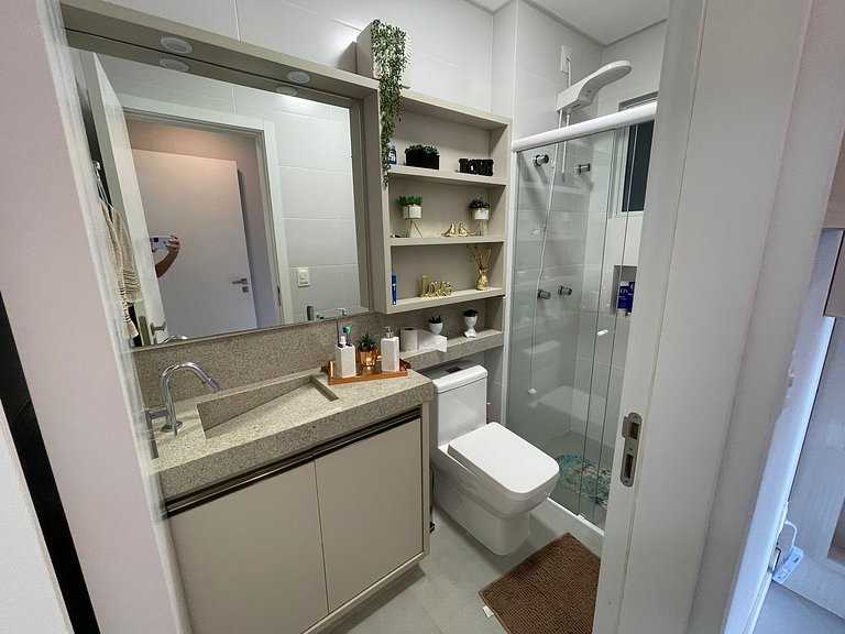 Cód 76 - Apartamento especular á 180 m do mar