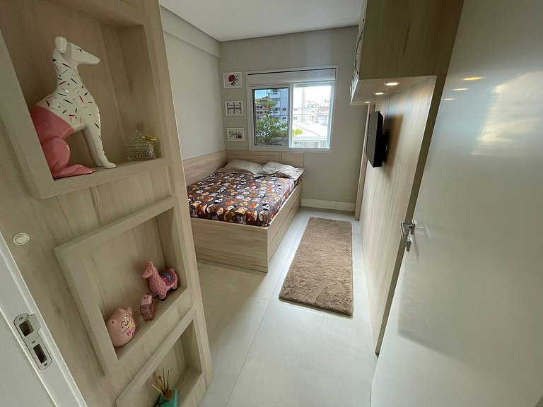 Cód 76 - Apartamento especular á 180 m do mar