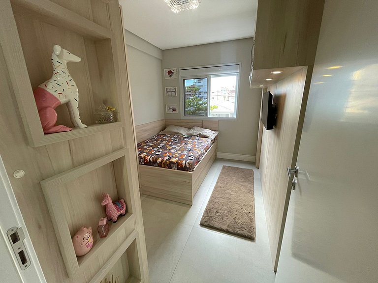 Cód 76 - Apartamento especular á 250 m do mar