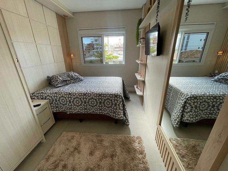 Cód 76 - Apartamento especular á 180 m do mar