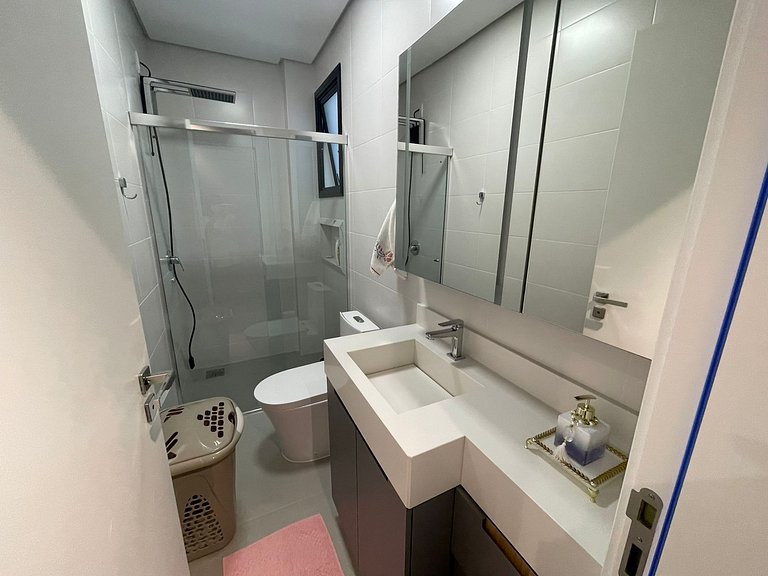 cód 84 - Apartamento á 280 m do mar com piscina