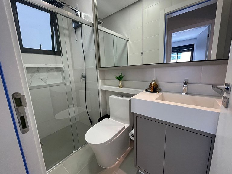 cód 84 - Apartamento á 280 m do mar com piscina