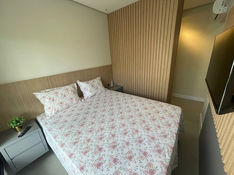 cód 84 - Apartamento á 280 m do mar com piscina