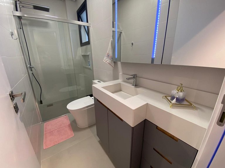 cód 84 - Apartamento á 280 m do mar com piscina