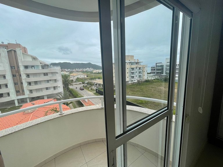 Cód 79 - Apto com hidromassagem e vista mar