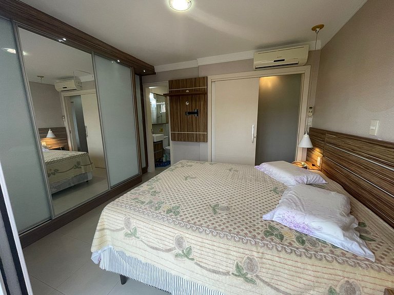 Cód 79 - Apto com hidromassagem e vista mar