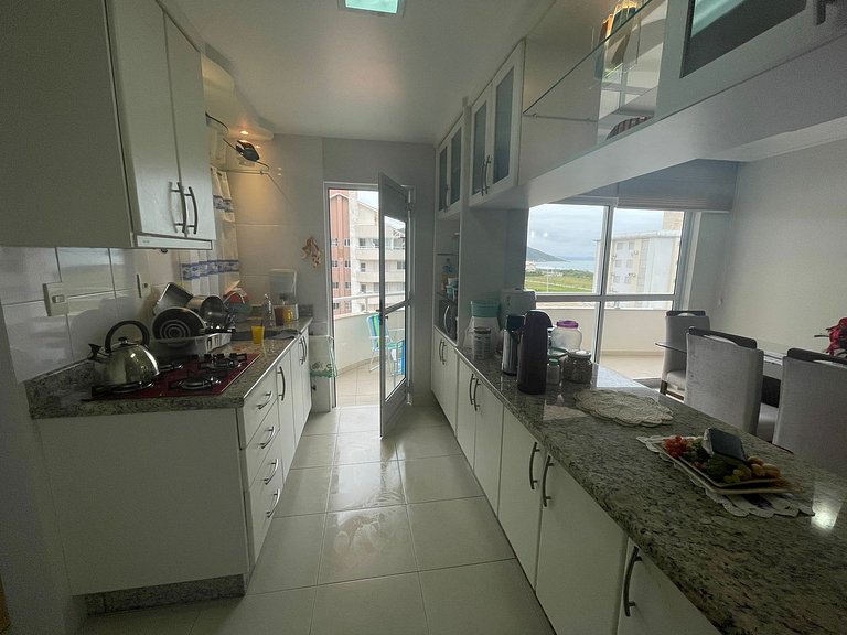 Cód 79 - Apto com hidromassagem e vista mar