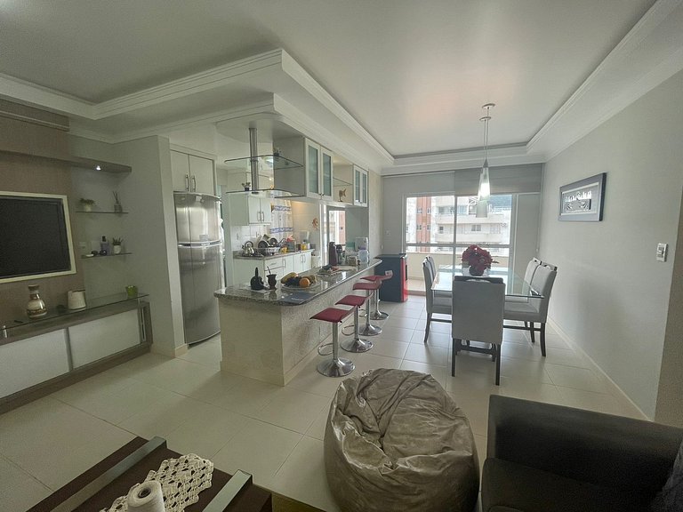 Cód 79 - Apto com hidromassagem e vista mar