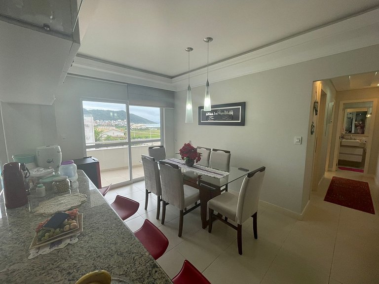 Cód 79 - Apto com hidromassagem e vista mar